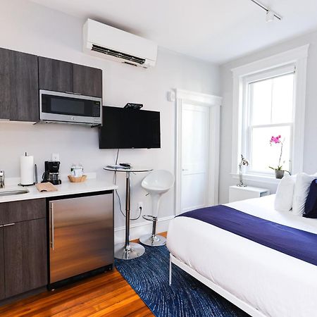 A Stylish Stay W/ A Queen Bed, Heated Floors.. #36 Brookline Exterior photo